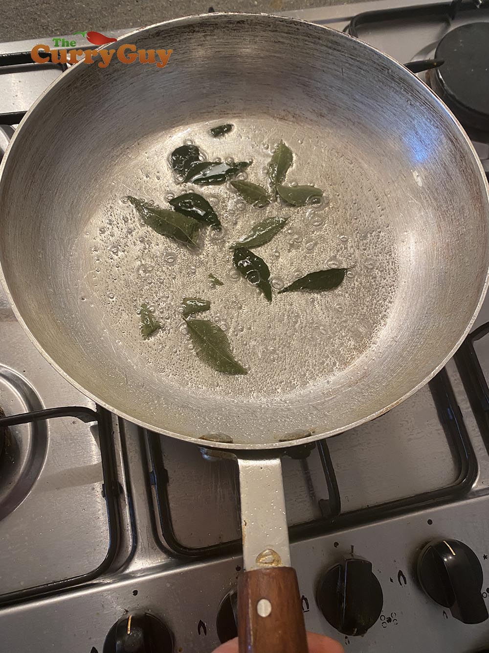 Infusing curry leaves in oil