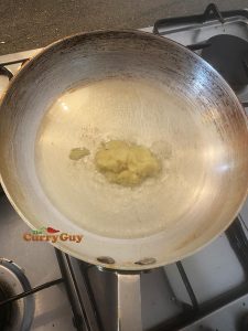 Frying garlic and ginger paste