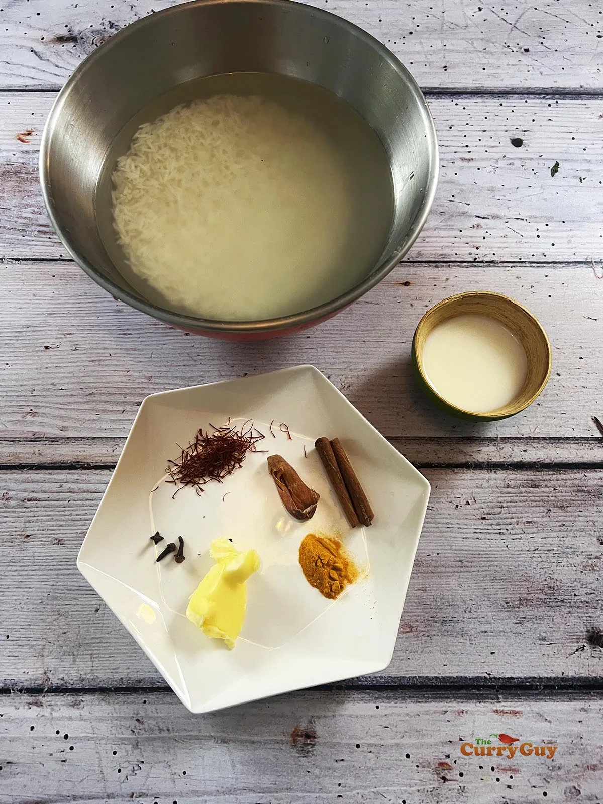 Ingredients for this saffron rice recipe