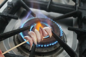 Fire roasting garlic