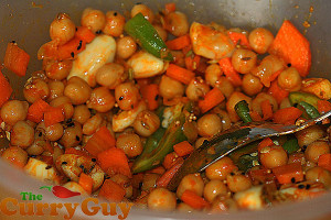 Making chickpea pickle