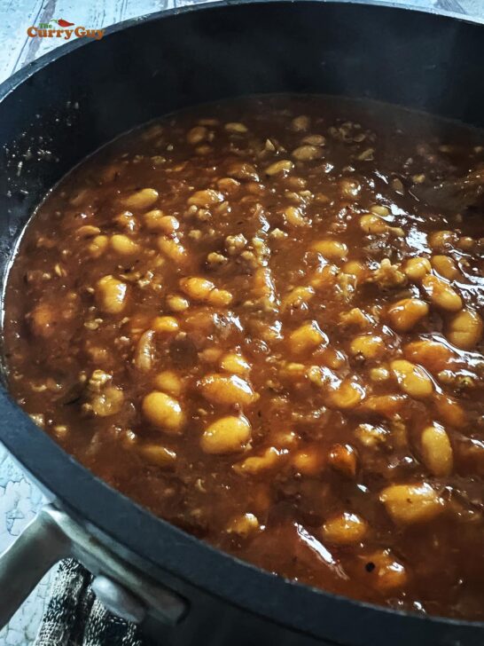 Barbecued baked beans