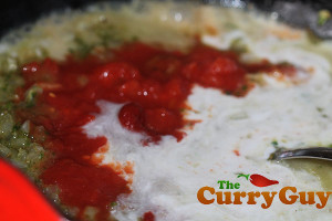 Making prawn curry