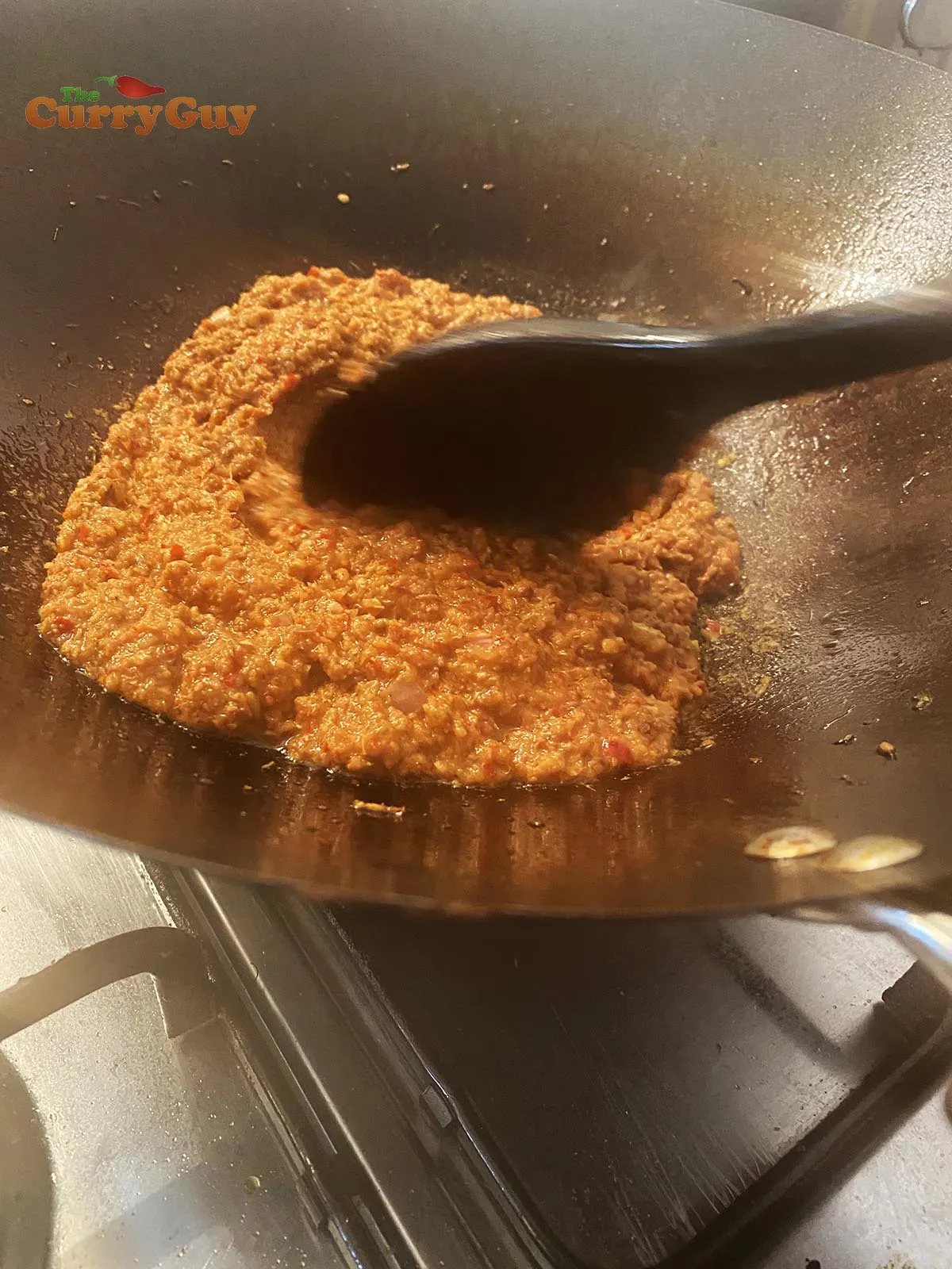 Frying curry paste