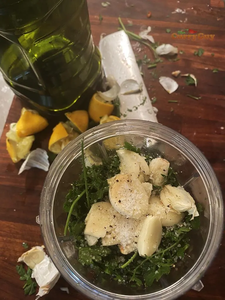 Parsley and garlic sauce for traditional paella