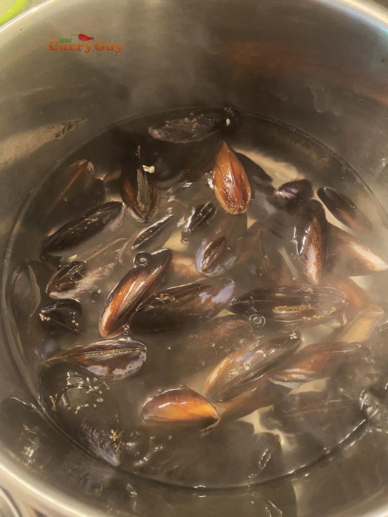 cooking mussels
