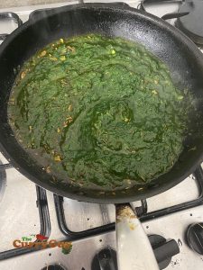 Adding pureed spinach to the pan
