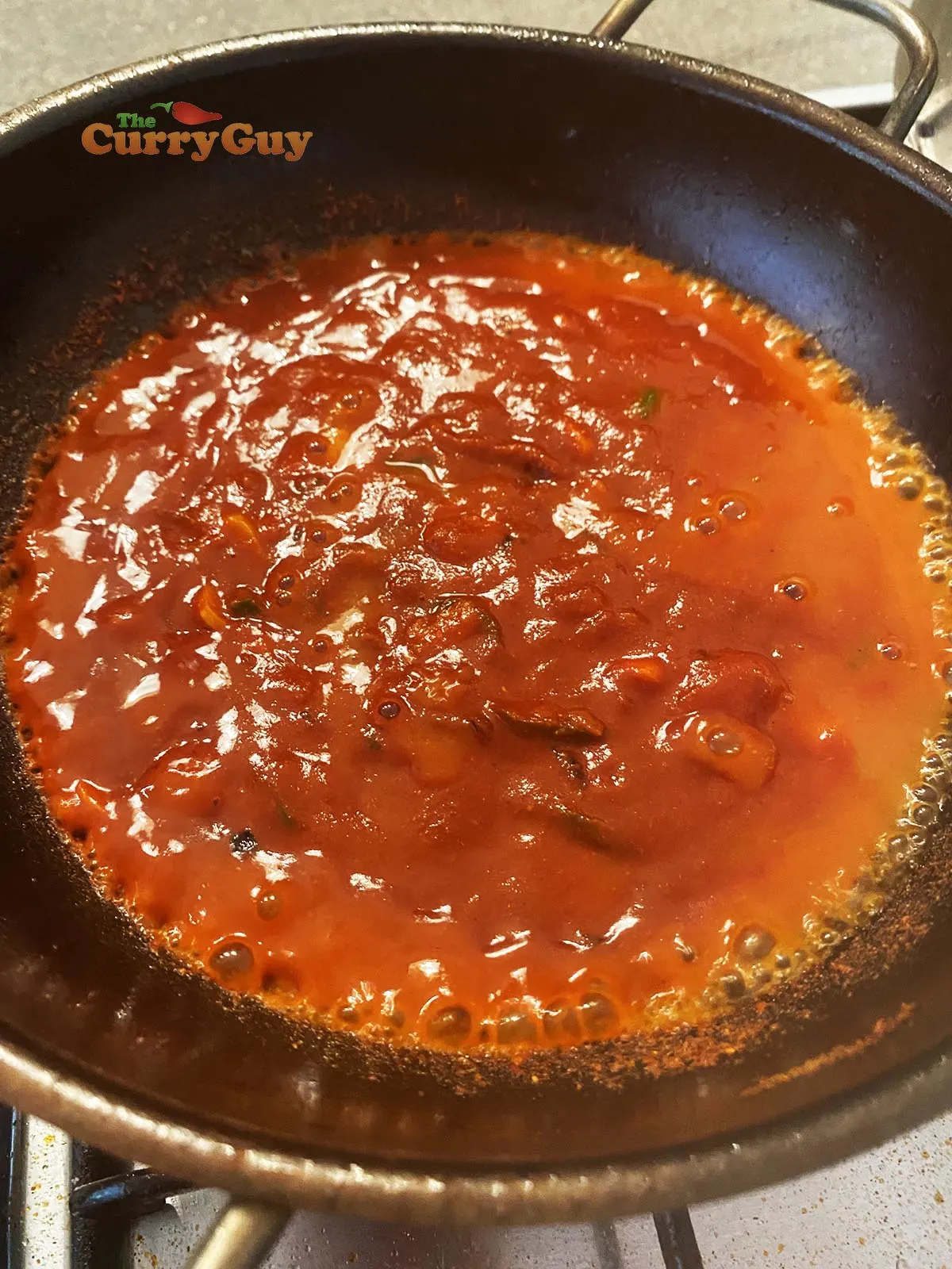 Adding base sauce to curry.