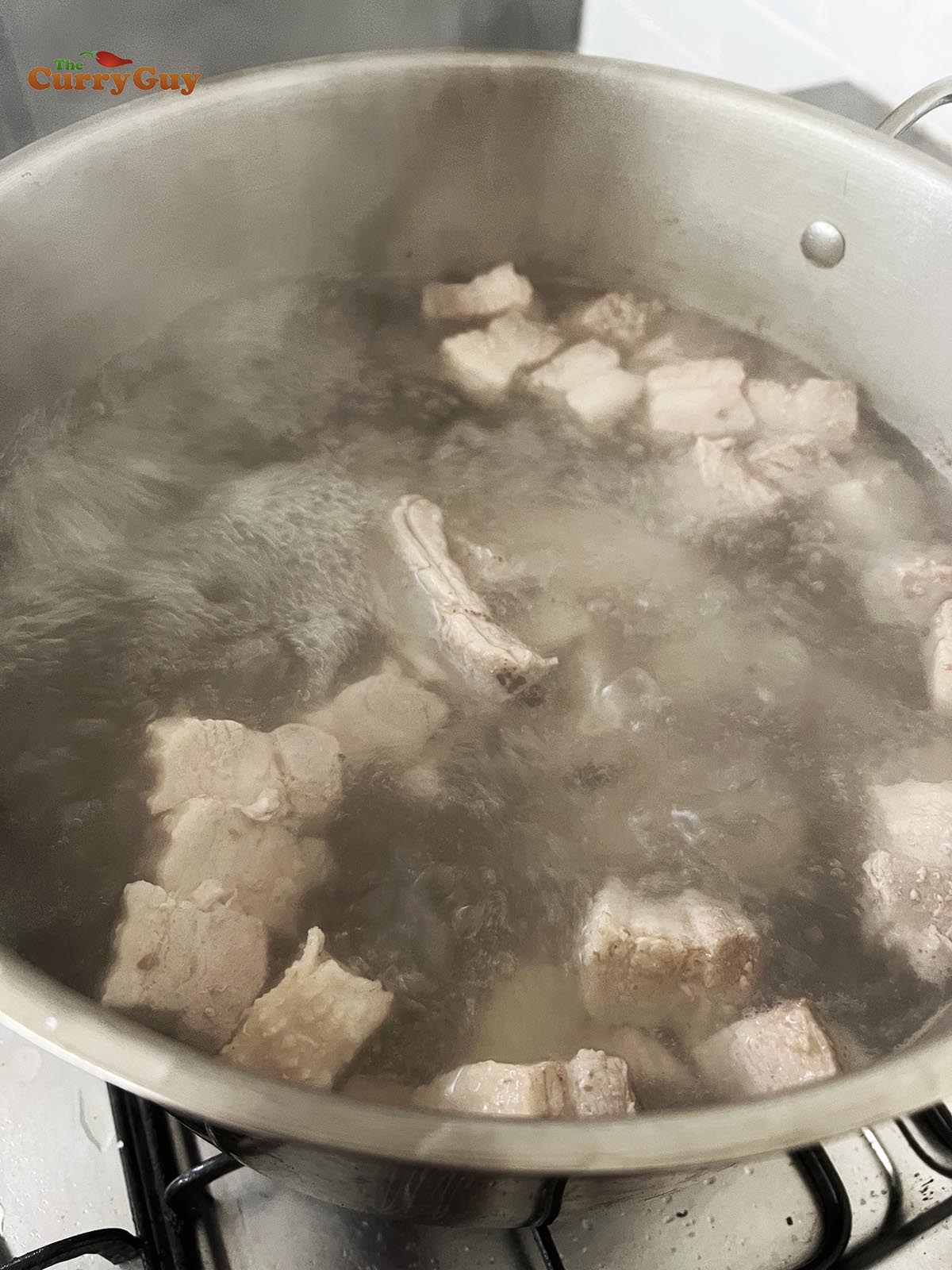Simmering pork in the pan