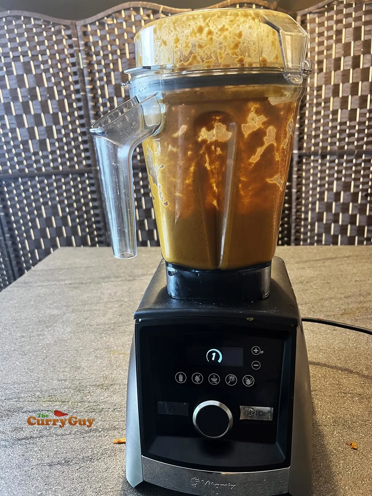 Blending curry house style sauce until smooth