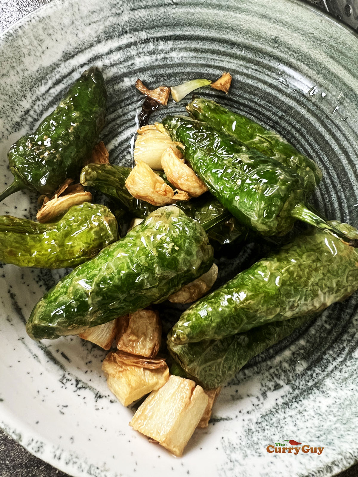 Fried chillies and garlic