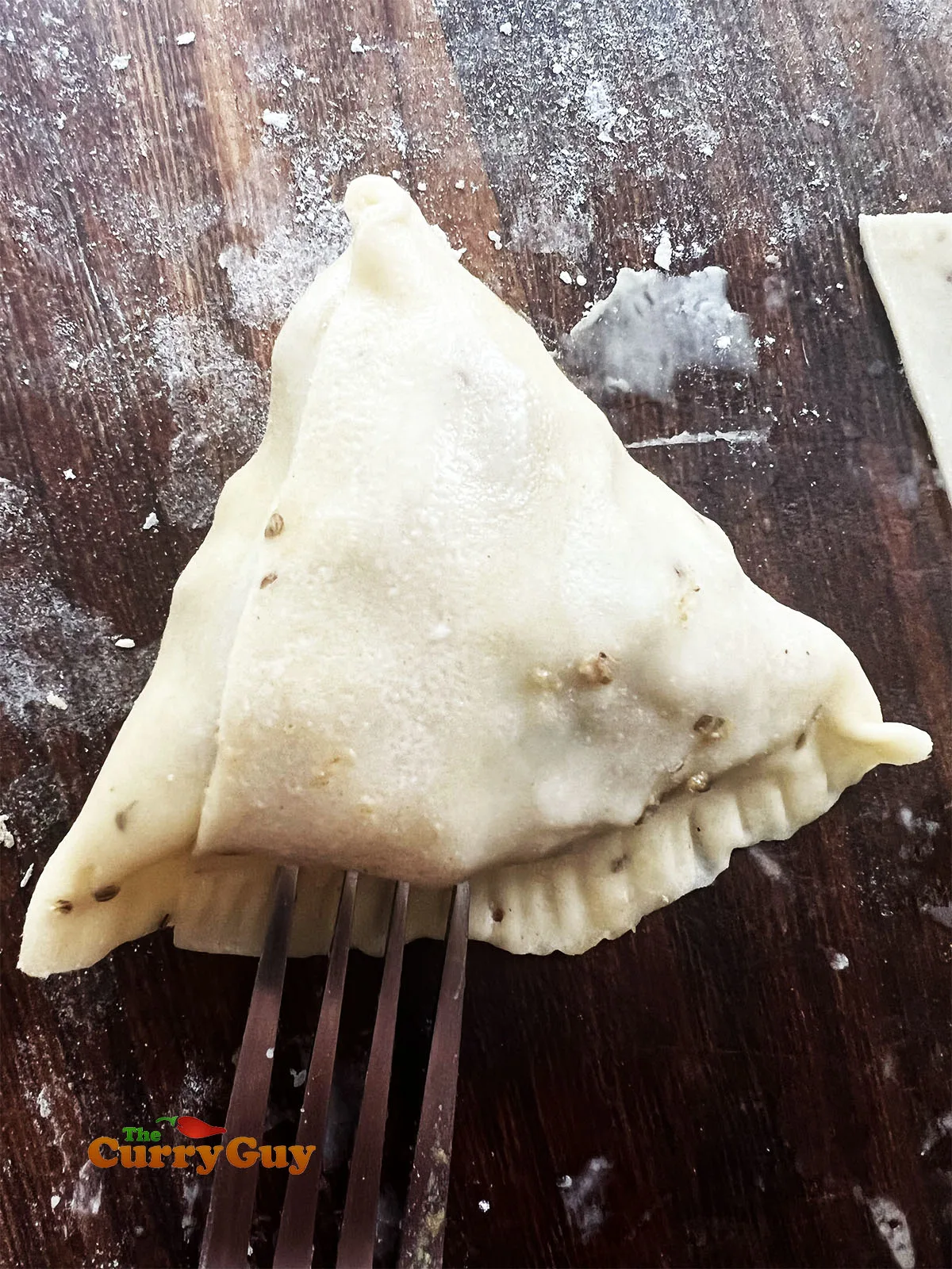 Securing the seam of the samosa