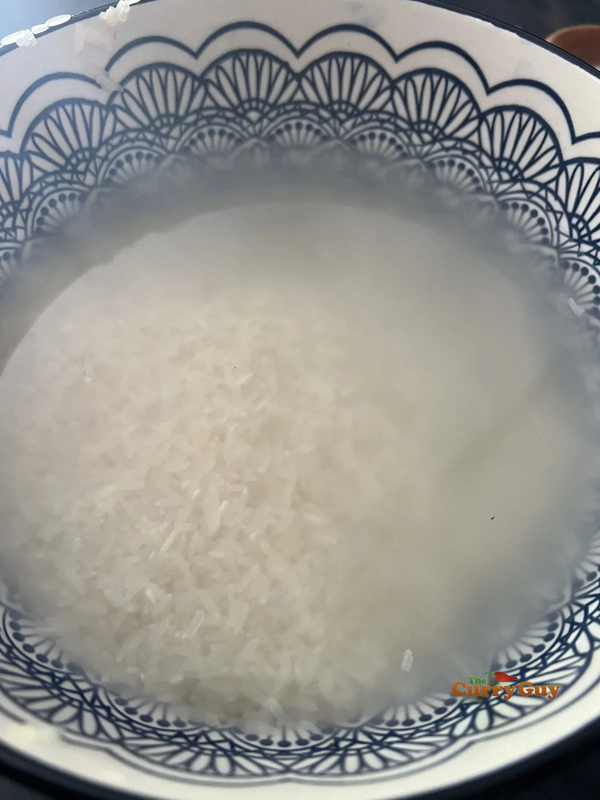 Rinsing the rice.