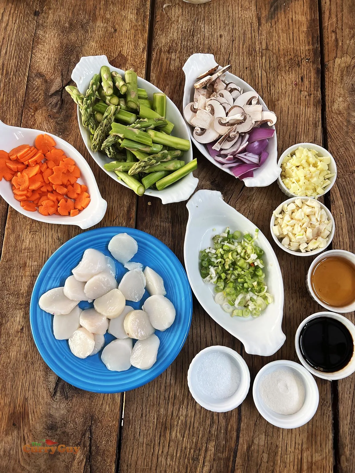 Prepared ingredients for Chinese scallops and asparagus