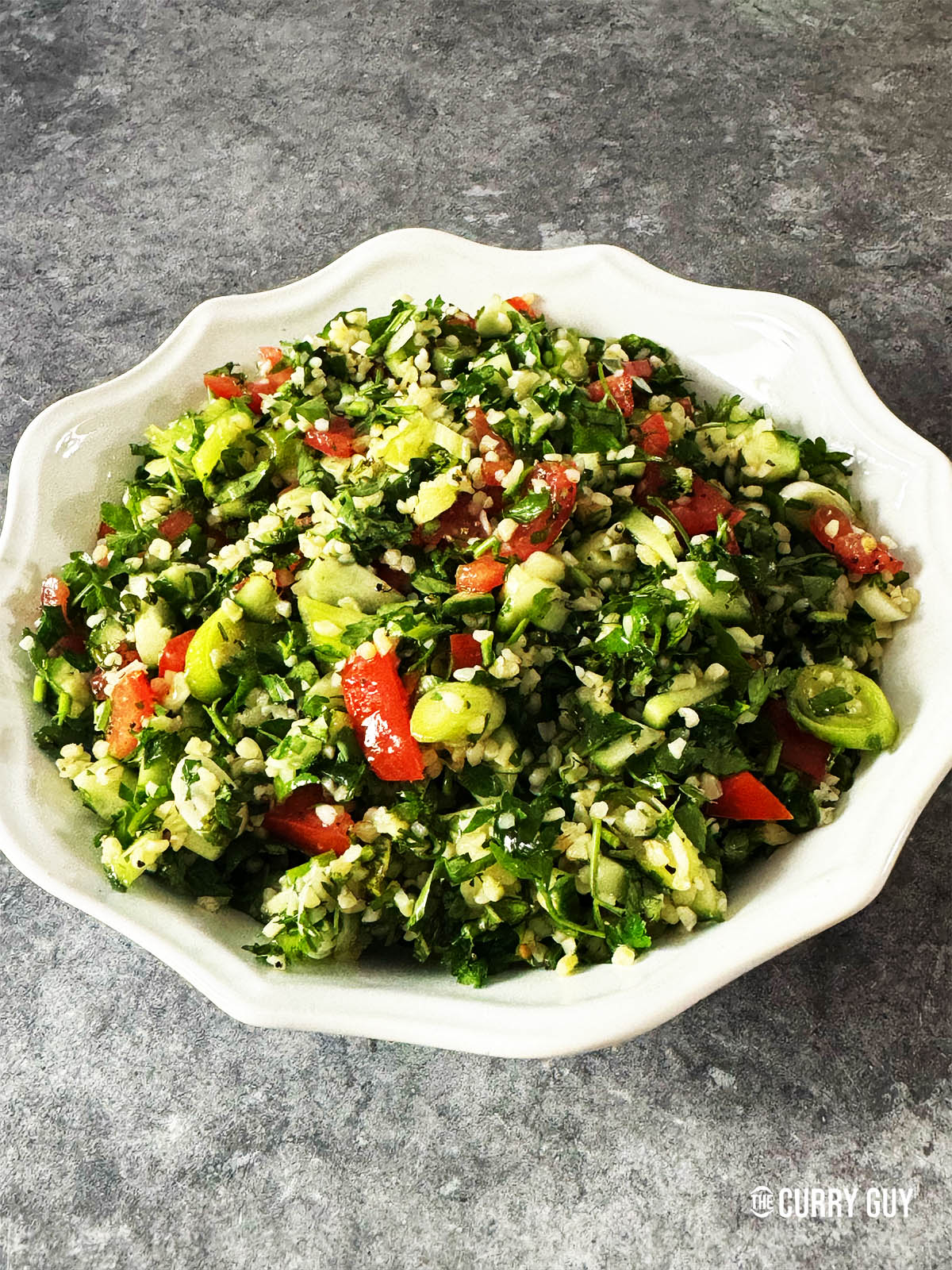 Salade de Tabbouleh dans un bol de service.