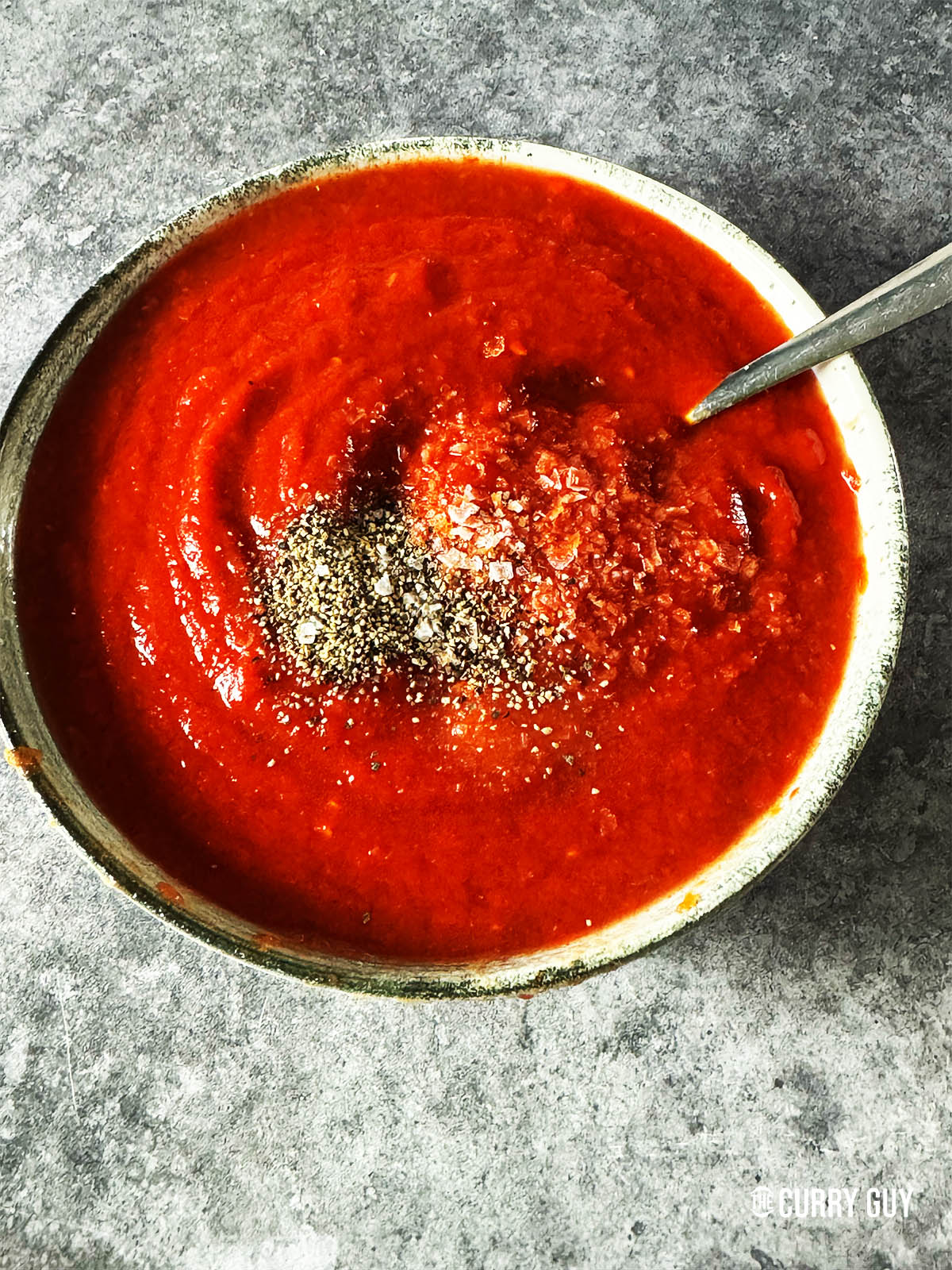 Pouring the sauce into a bowl and add salt and pepper to taste.