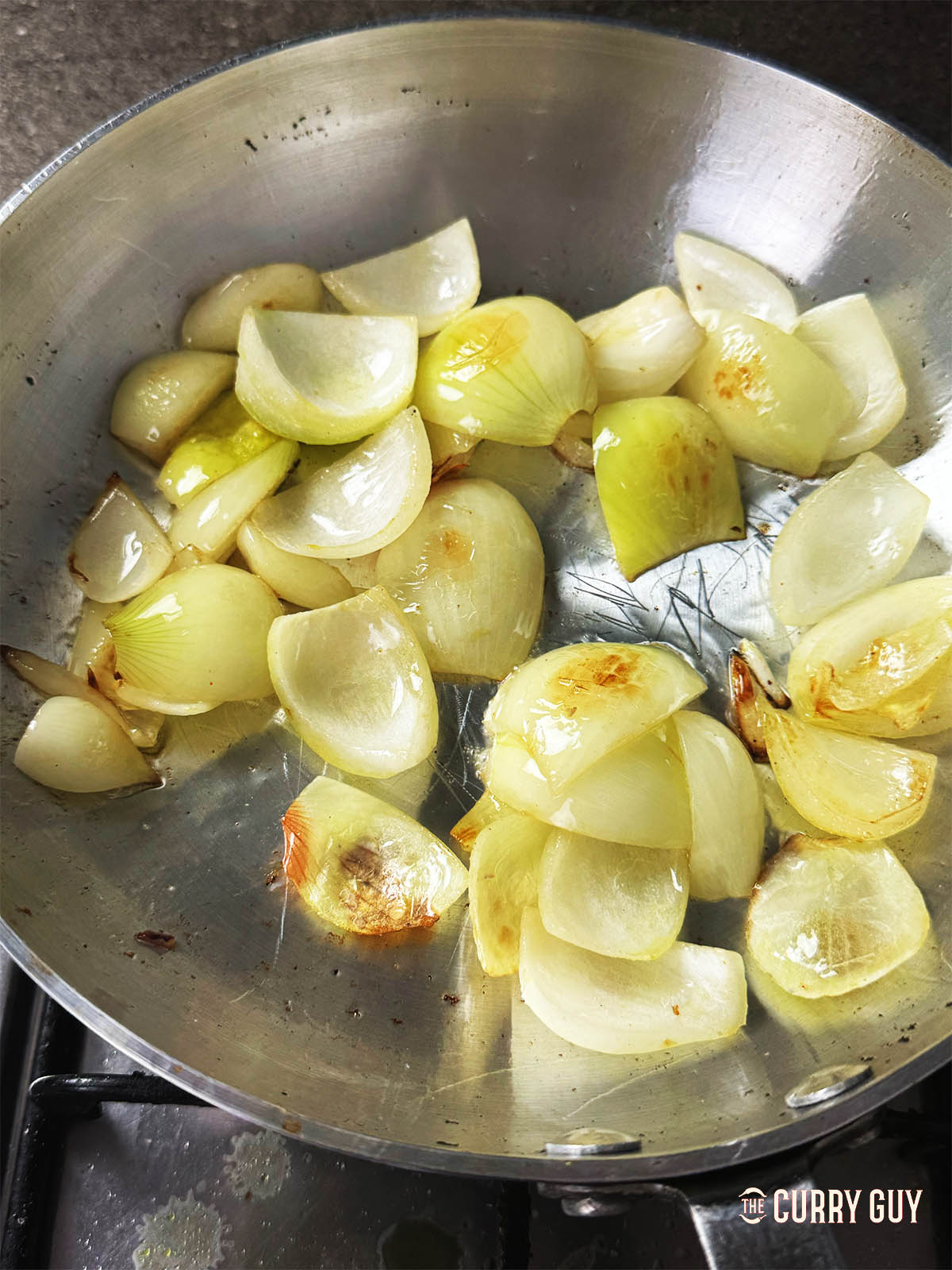 Frying the onion petals in another pan.