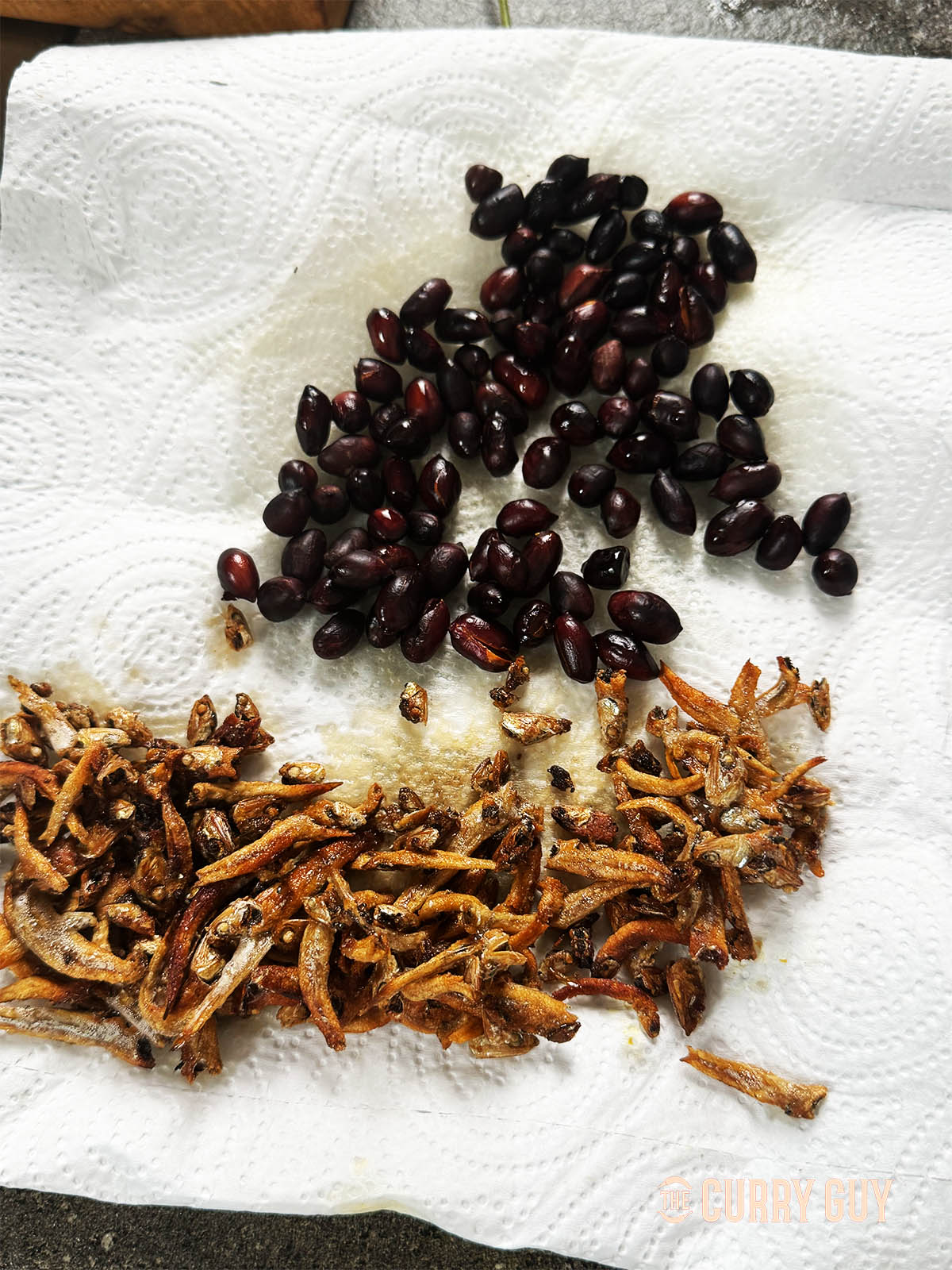 The peanuts and anchovies after frying.